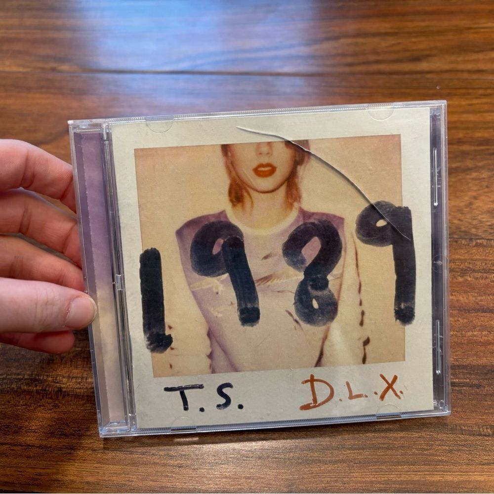 Taylor Swift 1989 DLX CD.